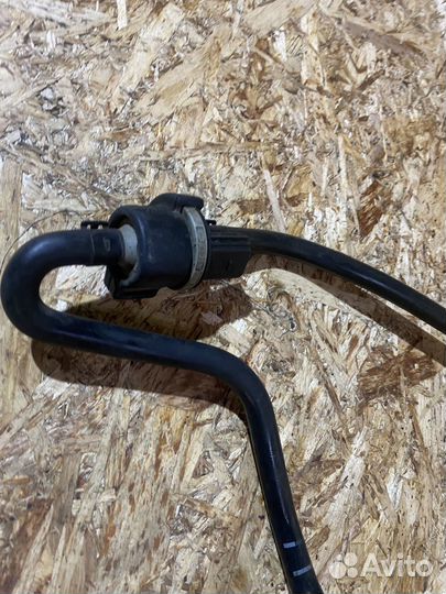 Трубка вакуумная Клапан VW Touareg GP 02-10