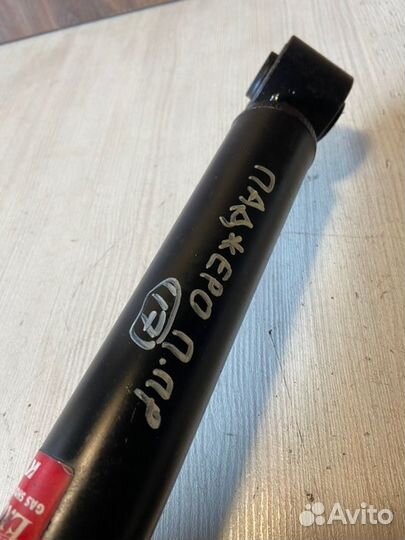 Амортизатор передний Mitsubishi Pajero V60 4M41