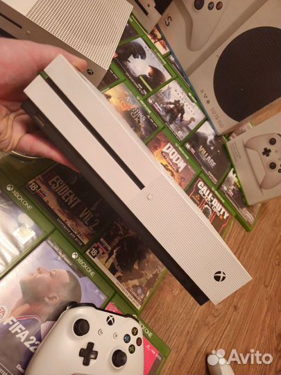 Xbox One S 1000Gb+GamePass 9мес+2 диска