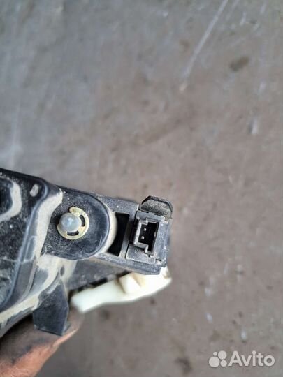 Ручка багажника на Mercedes W203