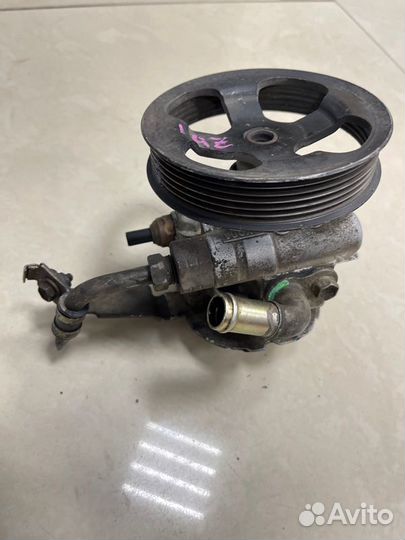 Насос гидроусилителя руля Toyota Avensis T250