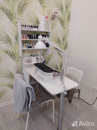 Полка настенная для лаков маникюрная