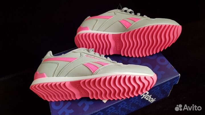 Кроссовки женские 37 размер новые