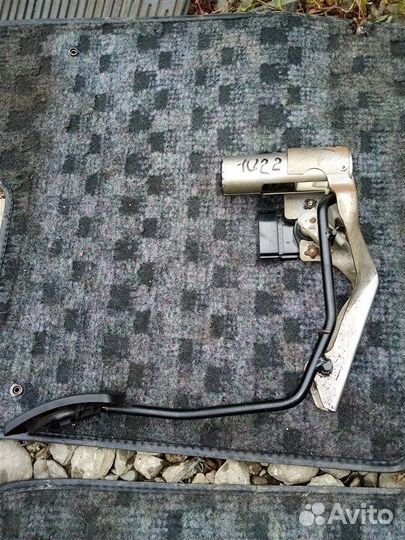 Педаль газа Mitsubishi Pajero V77W 6G75 2006