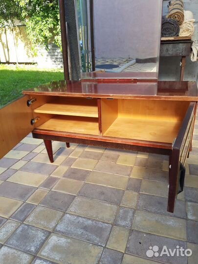 Трюмо с зеркалом