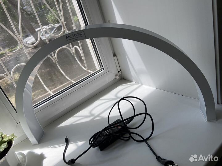 Бестеневая лампа для маникюра