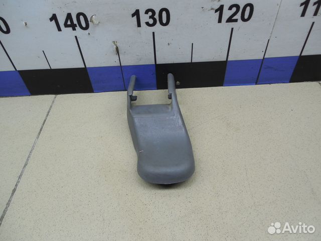 Крышка кронштейна сиденья Land Cruiser (100) 1998