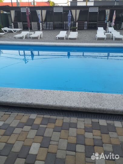 Отдых у бассейна