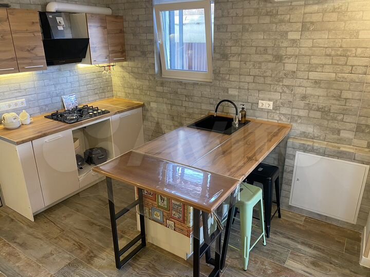 3-к. квартира, 100 м², 1/3 эт.