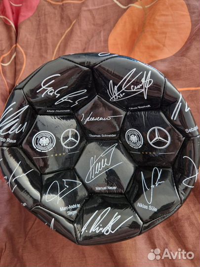 Новый футбольный мяч Mercedes Germany