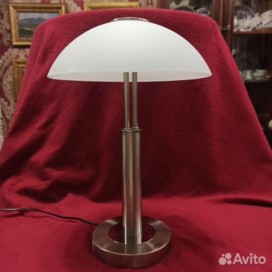 Лампа настольная