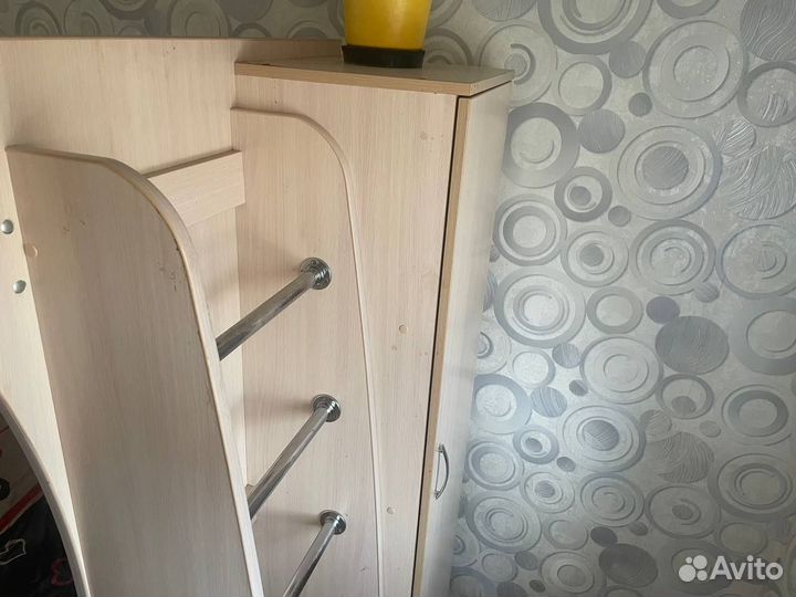 Двухъярусная кровать