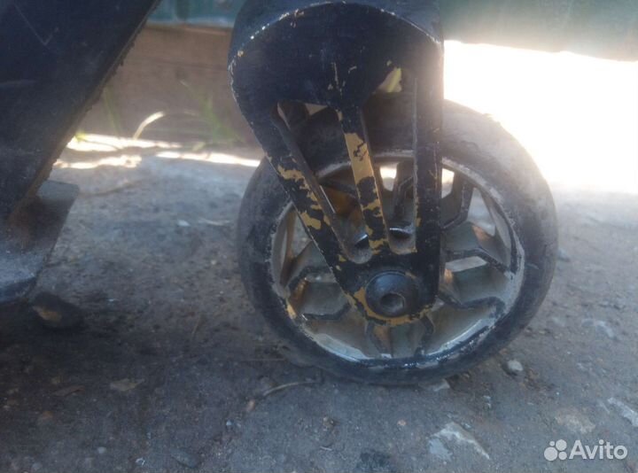 Продам самокат на возраст от 11 до 14 лет