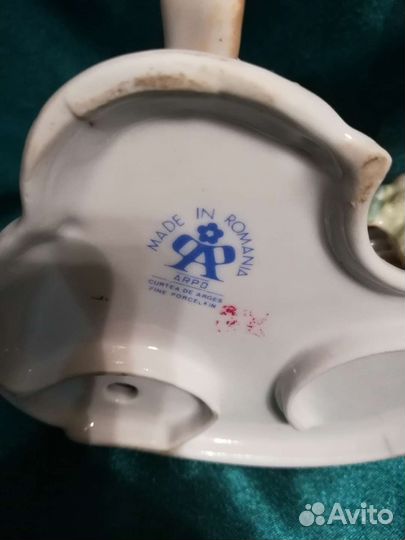 Фарфоровые статуэтки Румыния Мальчик с виноградом