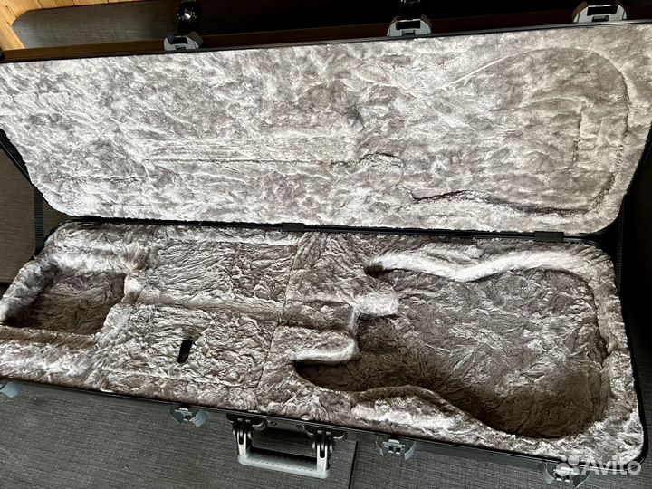Fender Deluxe Molded Case кейс для бас-гитары