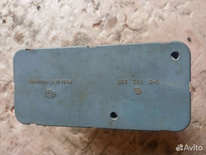 Компрессор центрального замка Volkswagen Passat B3