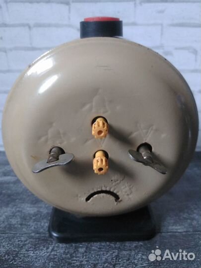 Часы будильник Янтарь СССР