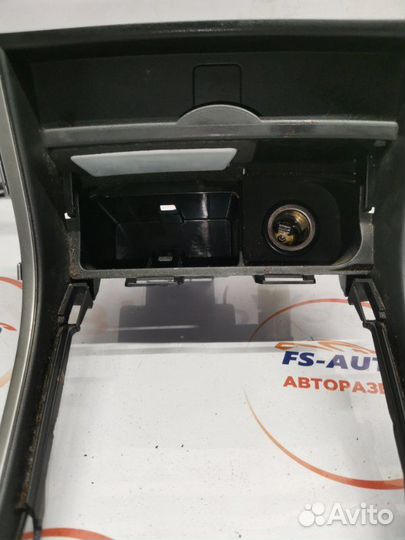 Консоль магнитофона передний Mazda 6 GH 2.0 LF