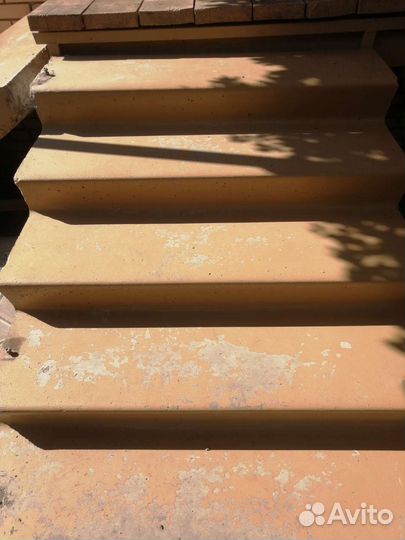 Железобетонные лестница пятиступенчатая