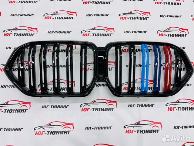 Решетка на BMW Х6 G06 в стиле Х6М с триколором