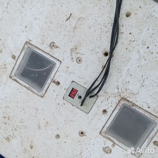 Инкубатор несушка на 104 яйца