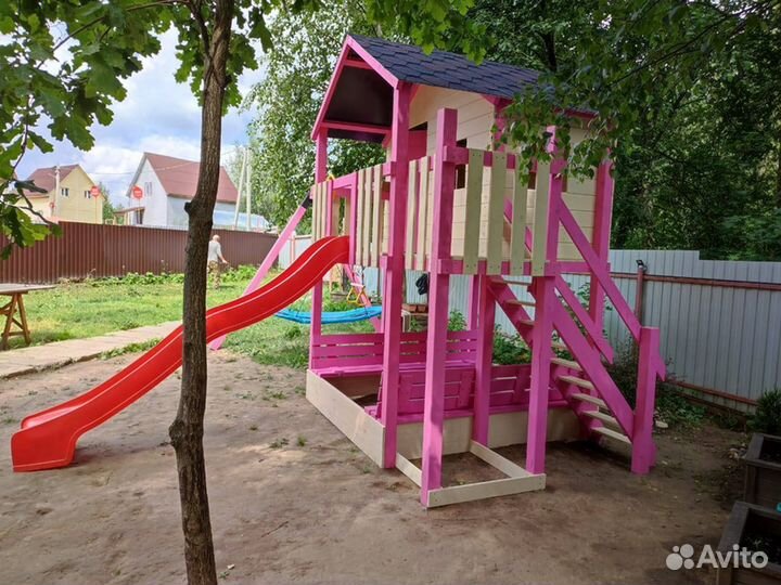 Детские деревянный домик на сваях