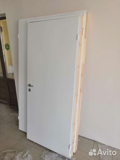 Дверь двухстворчатая, деревянная