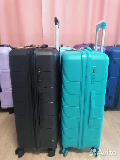 Чемодан на колесах из полипропилена