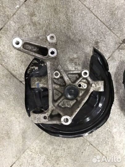 Кулак задний Volkswagen Passat B7