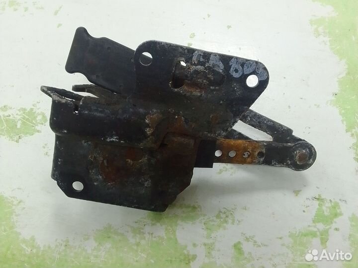 Крючок капота Audi A6