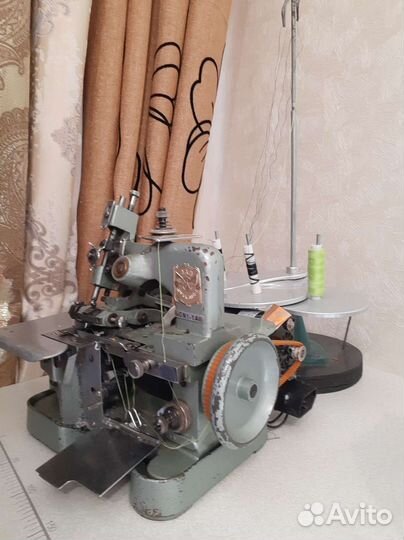 Оверлок бытовой