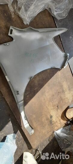 Крыло переднее левое на toyota noah ARZ60