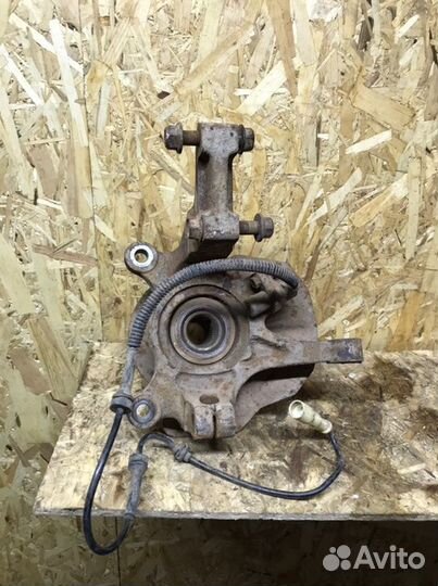 Цапфа передняя правая Chevrolet Lacetti хетчбек