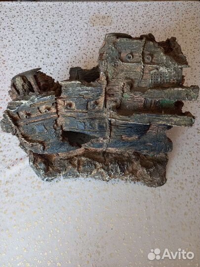 Грот в аквариум корабль