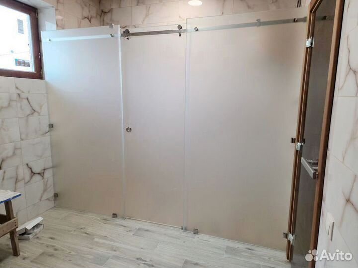 Стеклянная перегородка в ванную