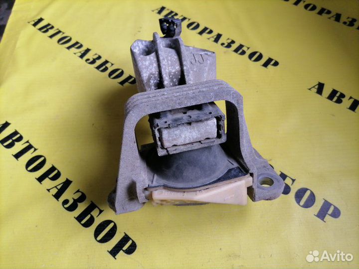 Опора двигателя правая Renault Megane 3 2009-2016