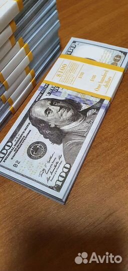 50 пачек номиналом 100 Долларов нового образца