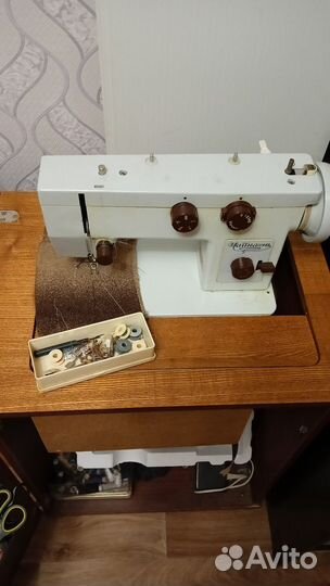 Швейная машинка Чайка