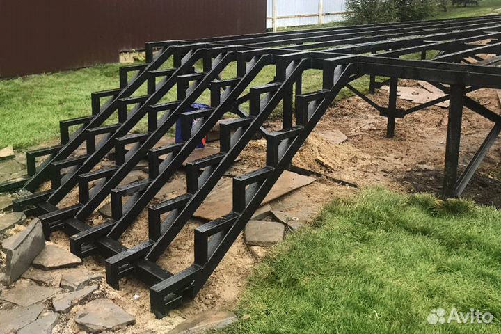 Монтаж винтовых свай и зимой, и летом