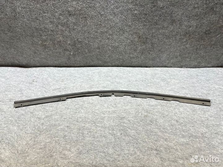 Уплотнитель капота Mercedes E-Class W212