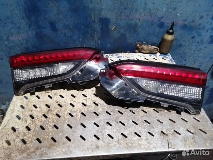 Фонарь задний в крышку багажника Toyota RAV4 XA50