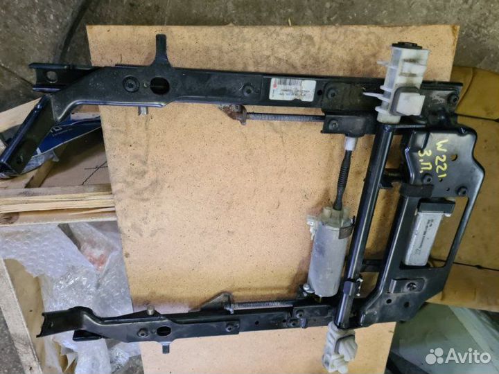 Крепление сиденья заднее правое Mercedes-Benz