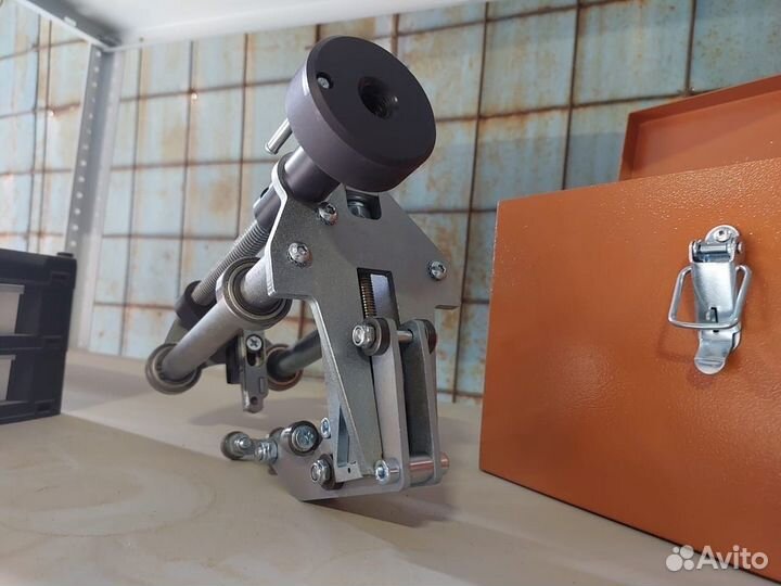 Устройство для снятия оксидного слоя