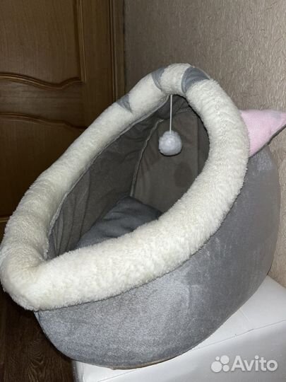 Домик лежанка с игрушкой для кошек и собак