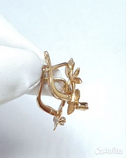 Золотые серьги с фианитом