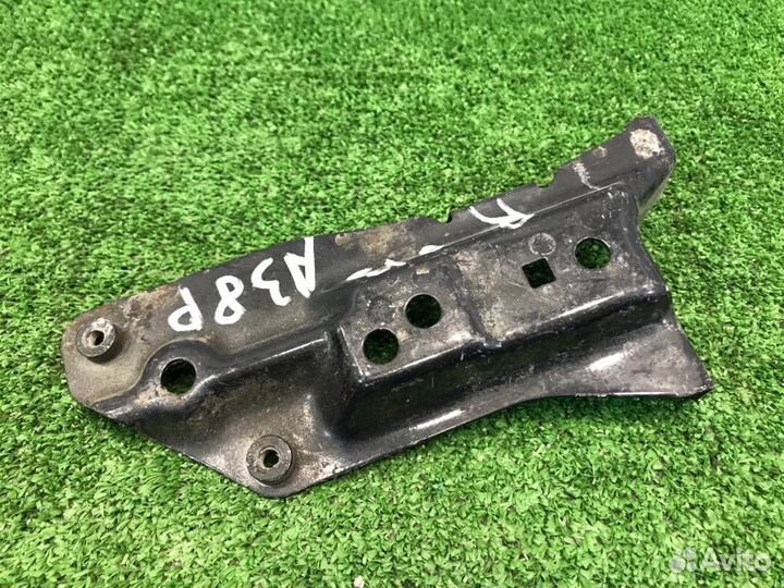 Кронштейн крыла правый Audi A3 8P ccza 2009