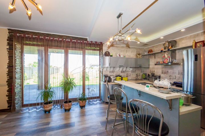 Дом 275 м² на участке 22 сот.