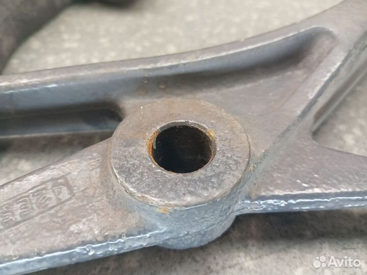 Кронштейн аккумуляторного ящика задний scania P