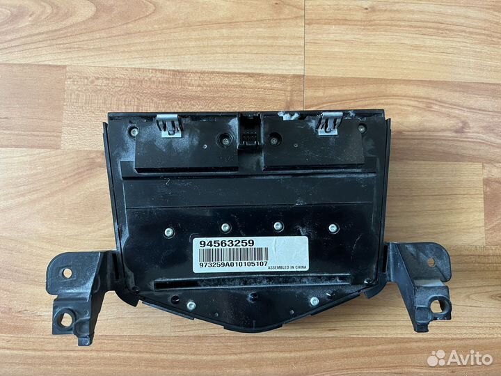 Шевроле Круз панель управления магнитолой