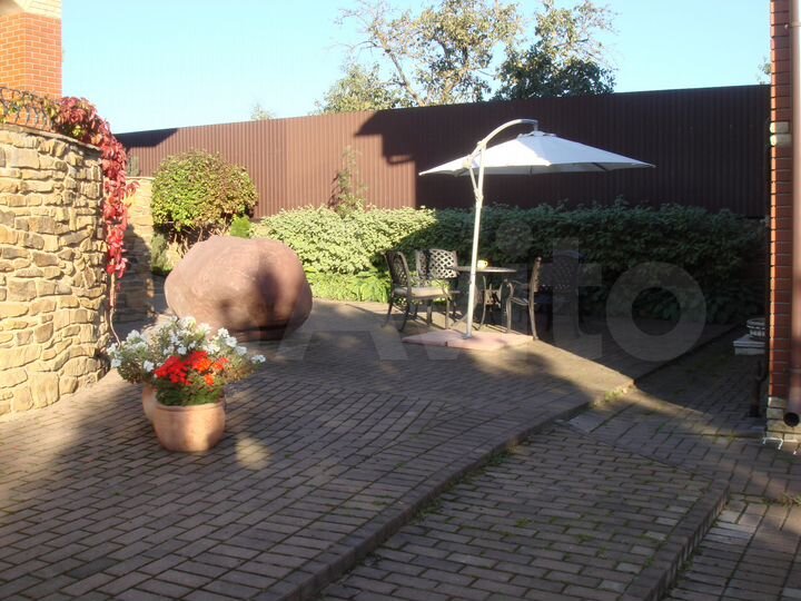 Дом 730 м² на участке 20 сот.